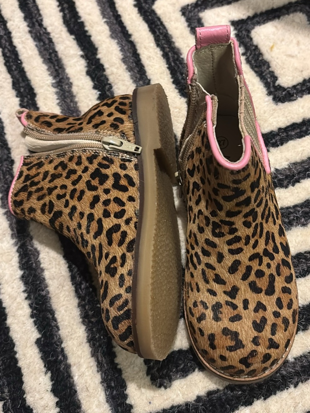 Mini Boden Girls Leopard Print Ankle Boots with Pink Trim UK size 27 - Picture 3 of 5